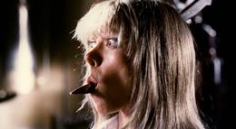 Кадр из фильма "Дом на краю кладбища" - 1