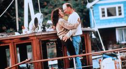 Кадр из фильма "Нужные вещи" - 2