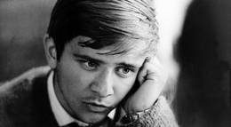 Кадр из фильма "Черный Петр" - 1