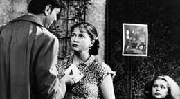 Кадр из фильма "Одиноким предоставляется общежитие" - 1