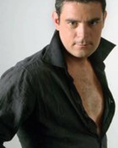 Хулиан Легаспи фото