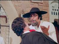 Кадр Амар,  Акбар, Антони