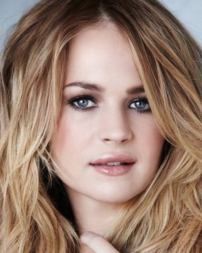 Бритт Робертсон фото