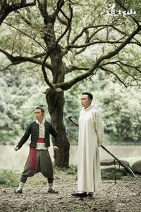 Кадр И сошёл монах с гор