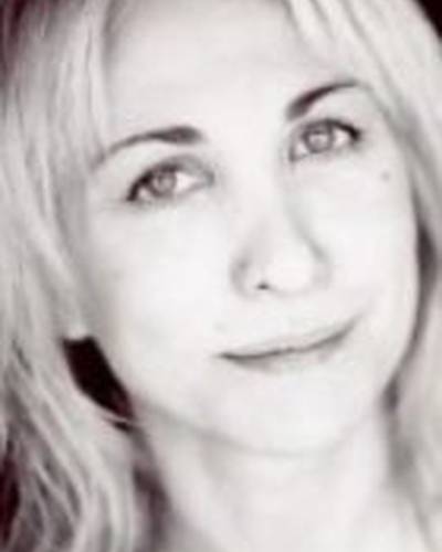 Лора Фавали фото