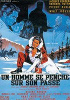 Человек занимается своим делам