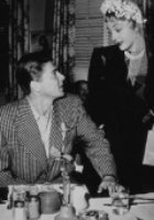 Джон любит Мэри