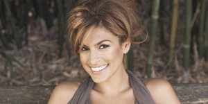 Ева Мендес выручит Леоса Каракса Ева Мендес выручит Леоса Каракса