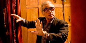 Мартин Скорсезе слепит снеговика Мартин Скорсезе слепит снеговика