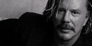 Микки Рурк вслед за Шварцем «Качнет железо»