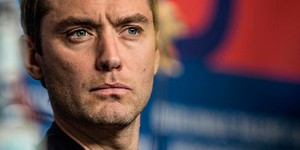 Джуд Лоу накажет хитроумных дельцов в суде