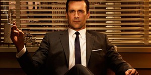 Джон Хэмм обиделся на слишком пристальное внимание к его гениталиям