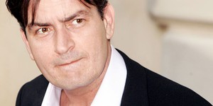 Чарли Шин начал войну с актрисой Сэльмой Блэр