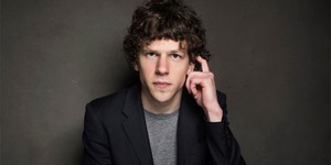 Джесси Айзенберг и Джереми Айронс сыграют в «Бэтмене против Супермена»