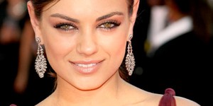 Мила Кунис сыграет в «2,5 человека»