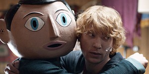 Бумажная голова Майкла Фассбендера в первом ролике к фильму «Фрэнк» Бумажная голова Майкла Фассбендера в первом ролике к фильму «Фрэнк»