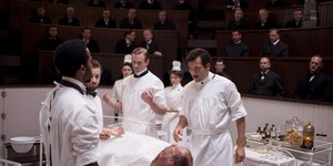 Появился первый трейлер сериала Стивена Содерберга «Больница Никербокер» Появился первый трейлер сериала Стивена Содерберга «Больница Никербокер»