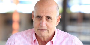 Amazon объявил день премьеры сериала с Джеффри Тэмбором в главной роли Amazon объявил день премьеры сериала с Джеффри Тэмбором в главной роли