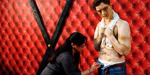 Британка испекла гигантский торт по мотивам «50 оттенков серого»