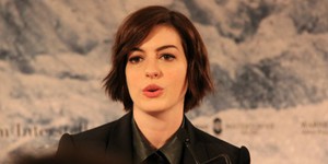 Энн Хэтэуэй почувствует громадную рептилию