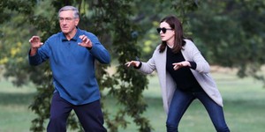 Трейлер комедии «Стажер»: Энн Хэтэуэй берет на работу Де Ниро