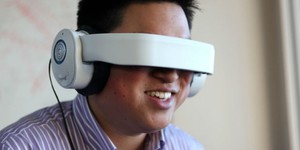 Кинотеатр будущего: новый гаджет проецирует фильмы в глаз Кинотеатр будущего: новый гаджет проецирует фильмы в глаз