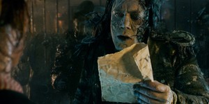 В новом трейлере «Пиратов Карибского моря» наконец-то появляется Джек Воробей В новом трейлере «Пиратов Карибского моря» наконец-то появляется Джек Воробей