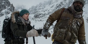 Кейт Уинслет и Идрис Эльба в первом трейлере «Между нами горы»