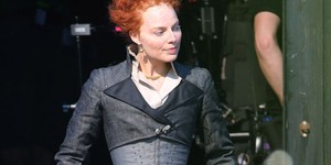 Фото со съемок: Марго Робби не узнать в образе Елизаветы І