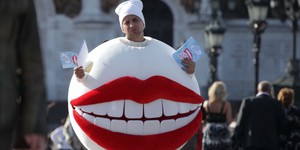 Режиссер «Поводыря» снимет «Довбуша», а Зеленский – ромком «Он и она»