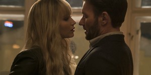 Опасная Дженнифер Лоуренс в новом трейлере «Красного воробья» Опасная Дженнифер Лоуренс в новом трейлере «Красного воробья»