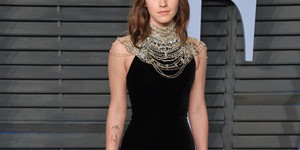 Эмма Уотсон показала на «Оскаре» тату против сексуальных домогательств Эмма Уотсон показала на «Оскаре» тату против сексуальных домогательств