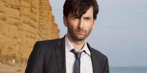 Дэвид Теннант присоединился к мини-сериалу «Кемпинг» Дэвид Теннант присоединился к мини-сериалу «Кемпинг»