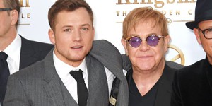 Первое фото: Тэрон Эджертон в байопике про Элтона Джона