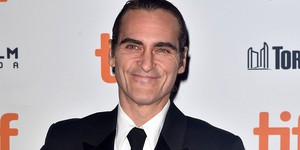 Первое фото: Хоакин Феникс в роли Джокера Первое фото: Хоакин Феникс в роли Джокера