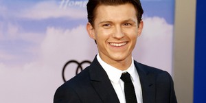 Том Холланд показал новый костюм Человека-паука Том Холланд показал новый костюм Человека-паука