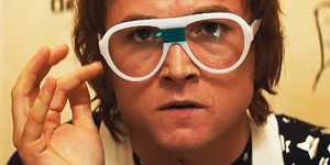 Элтон Джон выступил против цензуры, которой подвергся «Рокетмен» в России Элтон Джон выступил против цензуры, которой подвергся «Рокетмен» в России