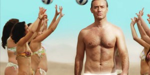 Голый Джуд Лоу во втором сезоне сериала «Молодой Папа» Голый Джуд Лоу во втором сезоне сериала «Молодой Папа»