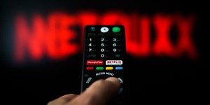 У Netflix сократился контент и число подписчиков