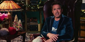 Железный человек теперь занимается вязанием