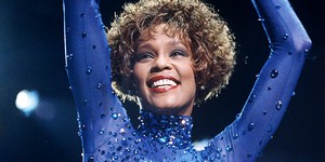 Создатель «Богемской рапсодии» работает над фильмом про Уитни Хьюстон Создатель «Богемской рапсодии» работает над фильмом про Уитни Хьюстон