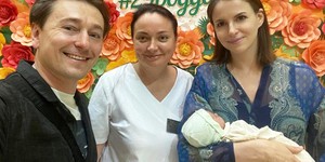 Сергей Безруков поделился свежим фото с новорожденным сыном и женой Анной Матисон