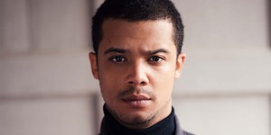 Брэда Питта в новой адаптации "Интервью с вампиром" заменит темнокожий актер из "Игры престолов"