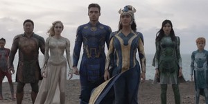 Хлоя Чжао - режиссер "Вечных" рассказала сколько будет сцен после титров