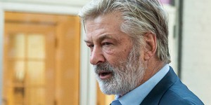 Нашли человека, который вручил Алеку Болдуину заряженный боевым патроном пистолет