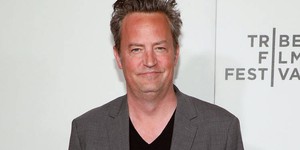 Мэттью Перри пишет автобиографическую книгу о зависимостях и закулисной жизни "Друзей"