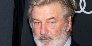 Алек Болдуин ответит за выстрел в Галину Хатчинс в суде