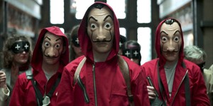 Netflix поделились постерами с героями финального сезона "Бумажного дома"