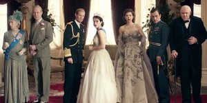 Съемки "Короны" приостановлены из-за вспышки ковида в команде.