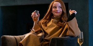 Netflix показали трейлер мини-сериала "Изобретая Анну" о русской мошеннице Netflix показали трейлер мини-сериала "Изобретая Анну" о русской мошеннице